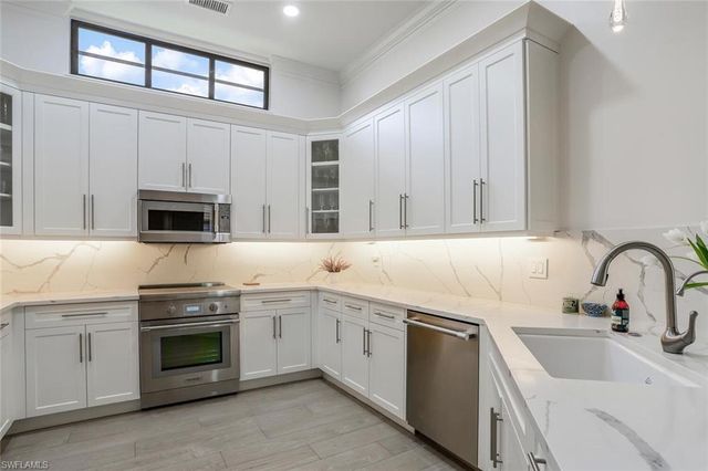 2862 Lone Pine LN, Naples, FL 34119