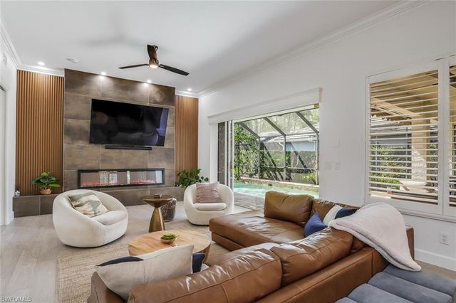 2862 Lone Pine LN, Naples, FL 34119