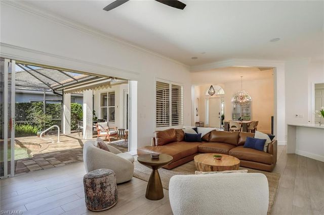 2862 Lone Pine LN, Naples, FL 34119