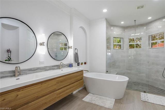 2862 Lone Pine LN, Naples, FL 34119