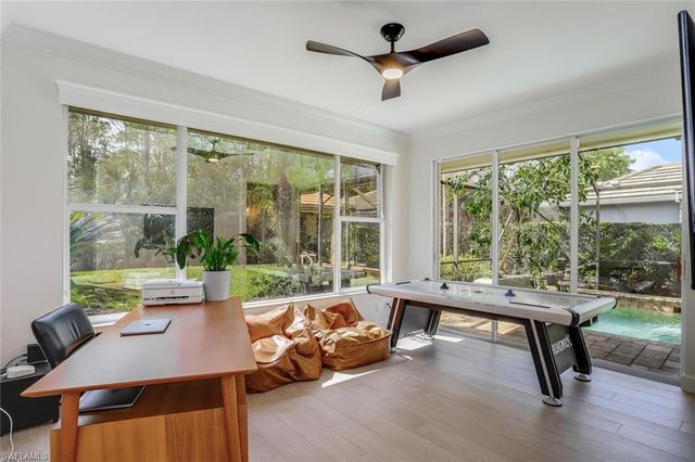 2862 Lone Pine LN, Naples, FL 34119