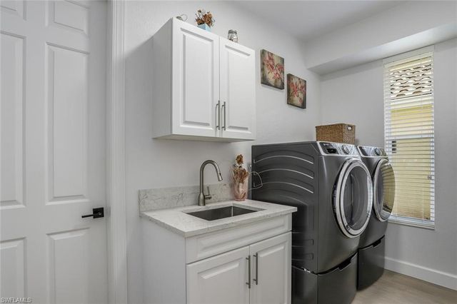 2862 Lone Pine LN, Naples, FL 34119