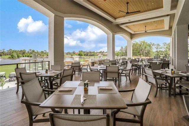 2862 Lone Pine LN, Naples, FL 34119