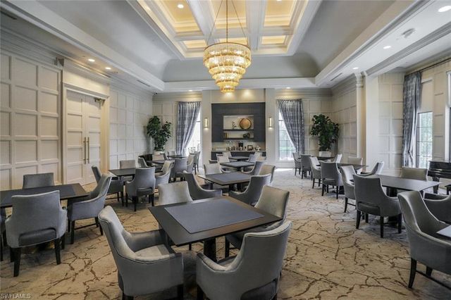 2862 Lone Pine LN, Naples, FL 34119