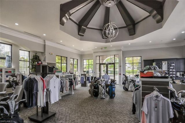 2862 Lone Pine LN, Naples, FL 34119