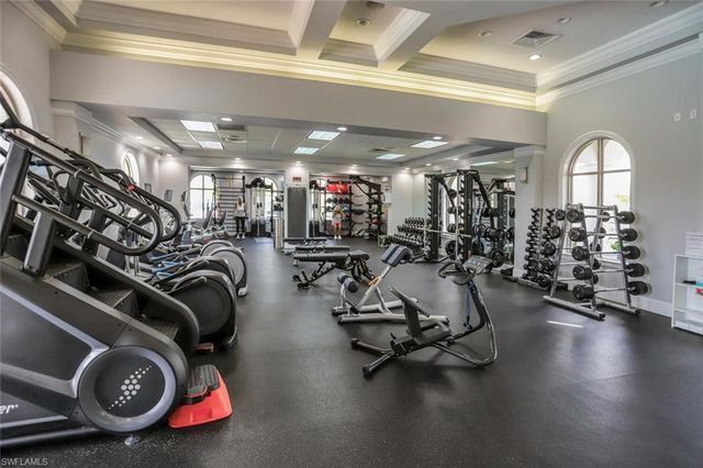 2862 Lone Pine LN, Naples, FL 34119