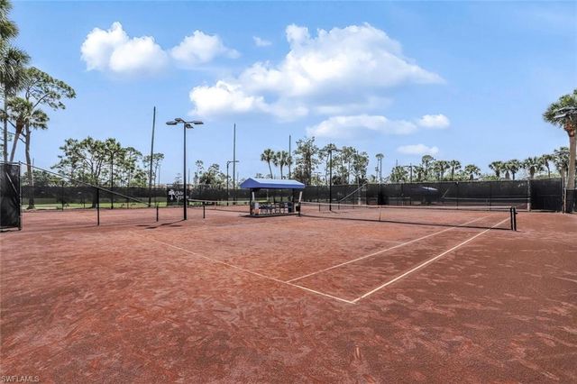 2862 Lone Pine LN, Naples, FL 34119