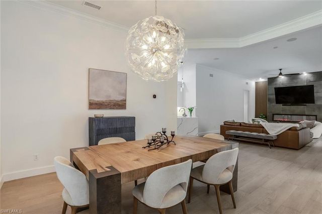 2862 Lone Pine LN, Naples, FL 34119