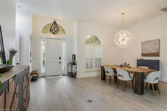 2862 Lone Pine LN, Naples, FL 34119