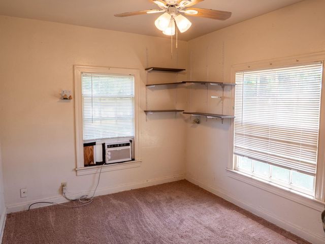 704 E Austin Ave, Round Rock, TX 78664
