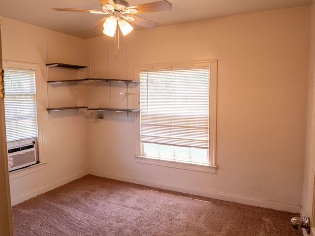 704 E Austin Ave, Round Rock, TX 78664