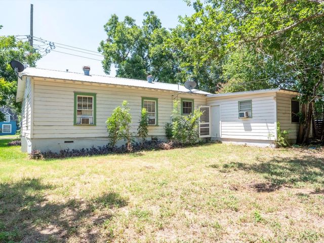 704 E Austin Ave, Round Rock, TX 78664