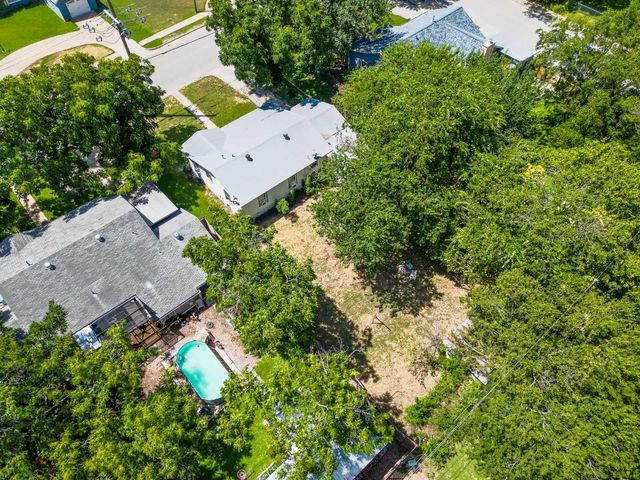 704 E Austin Ave, Round Rock, TX 78664