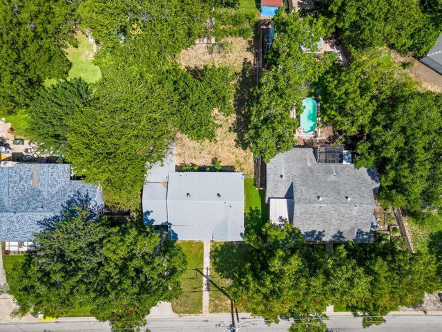 704 E Austin Ave, Round Rock, TX 78664