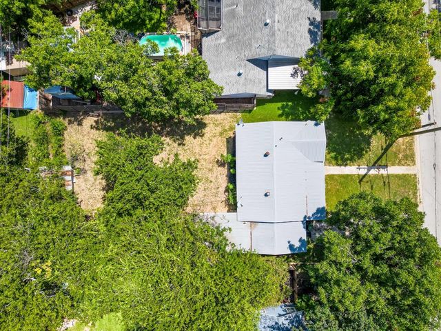 704 E Austin Ave, Round Rock, TX 78664