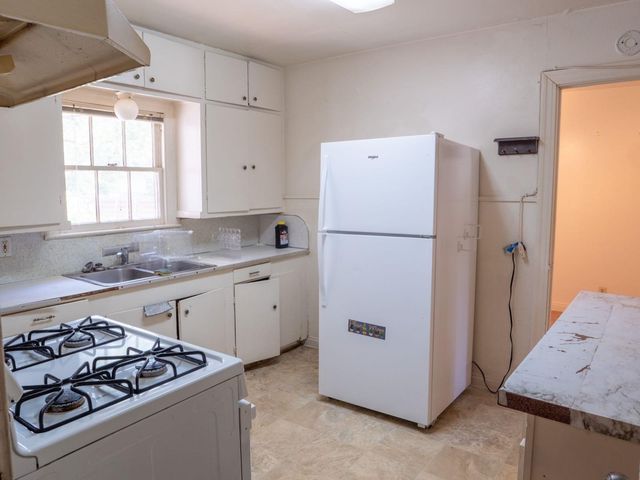 704 E Austin Ave, Round Rock, TX 78664