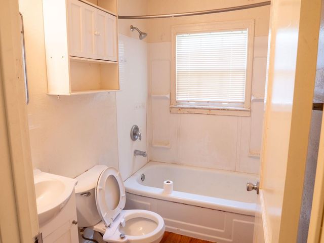 704 E Austin Ave, Round Rock, TX 78664