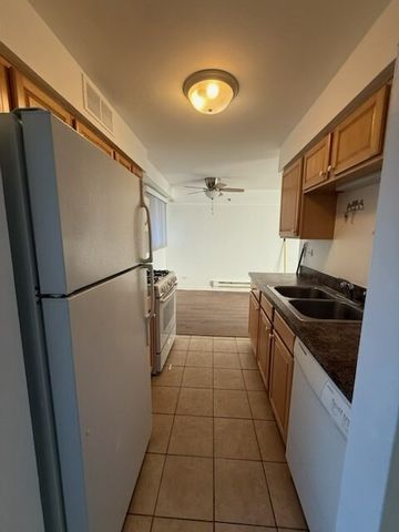 1500 S Busse Road 2D, Mount Prospect, IL 60056