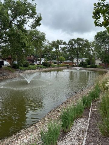 1500 S Busse Road 2D, Mount Prospect, IL 60056