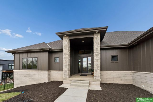 3538 S 210th Avenue, Elkhorn, NE 68022
