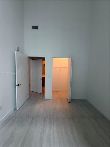 77 SE 5th street 1010, Miami, FL 33131