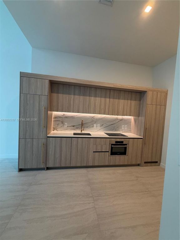 77 SE 5th street 1010, Miami, FL 33131