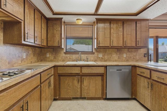 10036 Paisley Road, Yukon, OK 73099