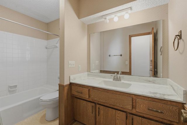 10036 Paisley Road, Yukon, OK 73099