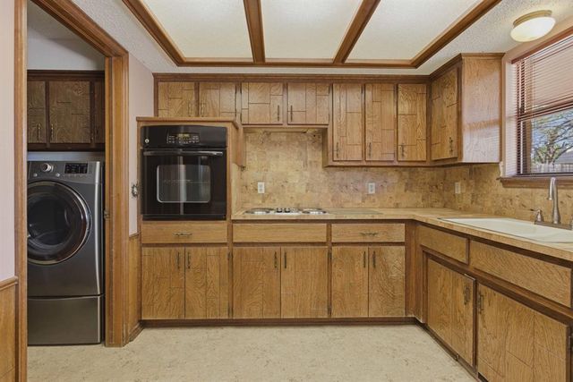 10036 Paisley Road, Yukon, OK 73099