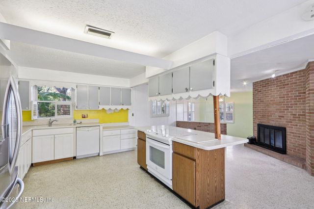 5709 ST ISABEL Drive, Jacksonville, FL 32277