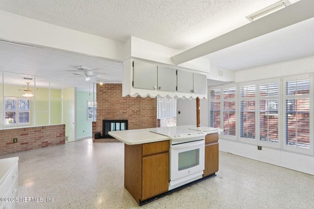 5709 ST ISABEL Drive, Jacksonville, FL 32277