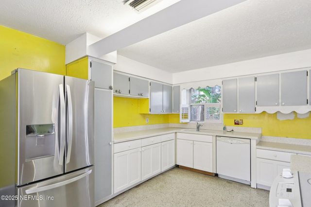 5709 ST ISABEL Drive, Jacksonville, FL 32277