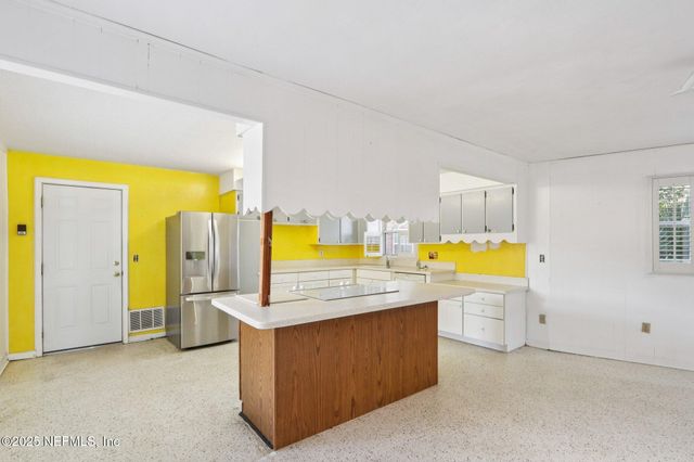 5709 ST ISABEL Drive, Jacksonville, FL 32277