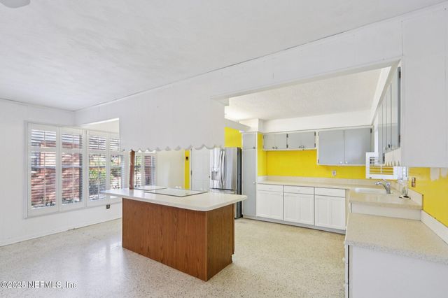 5709 ST ISABEL Drive, Jacksonville, FL 32277