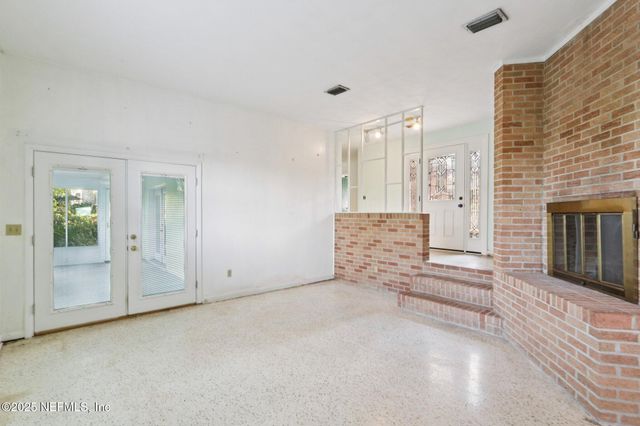 5709 ST ISABEL Drive, Jacksonville, FL 32277