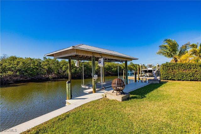 2579 Eighth AVE, St James City, FL 33956