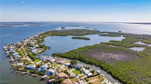 2579 Eighth AVE, St James City, FL 33956