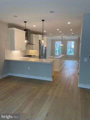 10324 GROSVENOR PL, North Bethesda, MD 20852