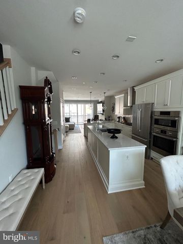10324 GROSVENOR PL, North Bethesda, MD 20852