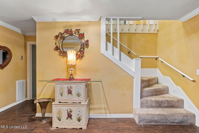 1503 Northlake Circle, Jackson, MS 39211