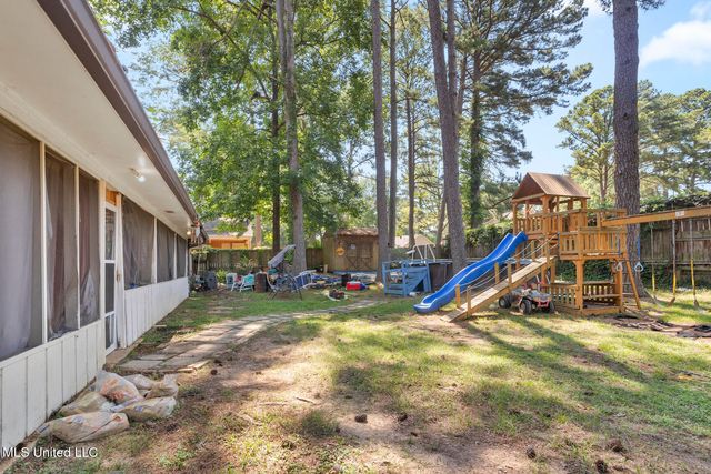 1503 Northlake Circle, Jackson, MS 39211
