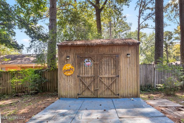 1503 Northlake Circle, Jackson, MS 39211