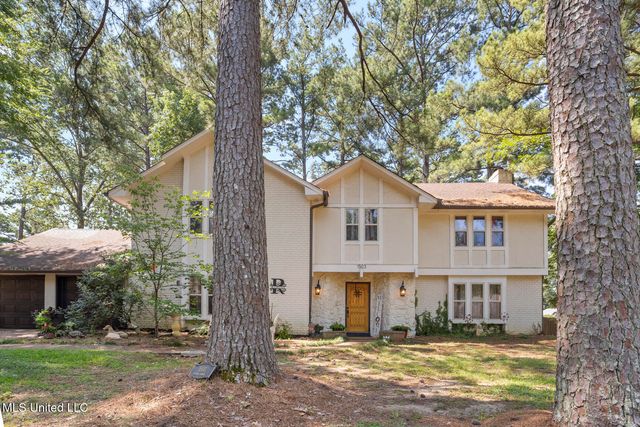 1503 Northlake Circle, Jackson, MS 39211