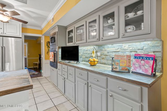 1503 Northlake Circle, Jackson, MS 39211