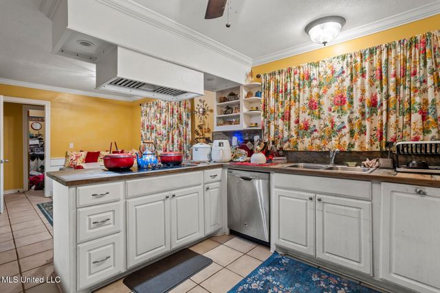 1503 Northlake Circle, Jackson, MS 39211