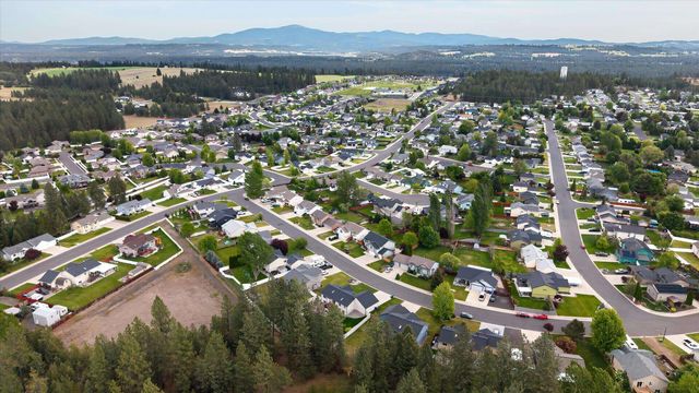 17821 N Colfax St, Colbert, WA 99005