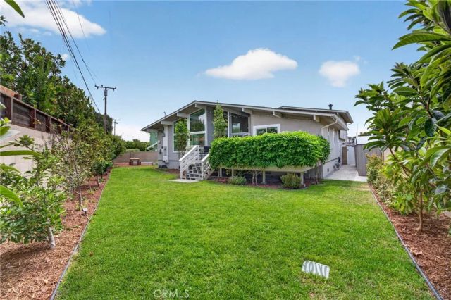 17361 Alta Vista, Huntington Beach, CA 92647