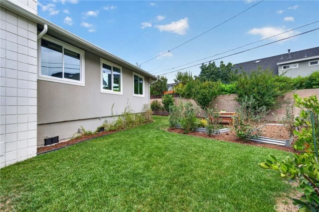 17361 Alta Vista, Huntington Beach, CA 92647