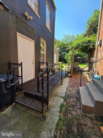 356 E CHESTNUT ST, Lancaster, PA 17602