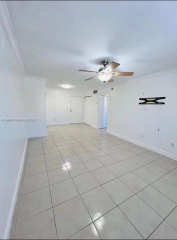 606 W 81st St 224, Hialeah, FL 33014